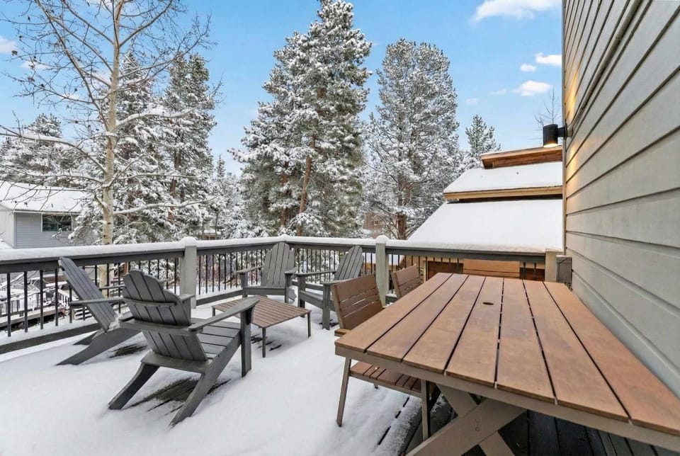 Broken Lance Chalet On Bus Line Minutes to Town House in Breckenridge