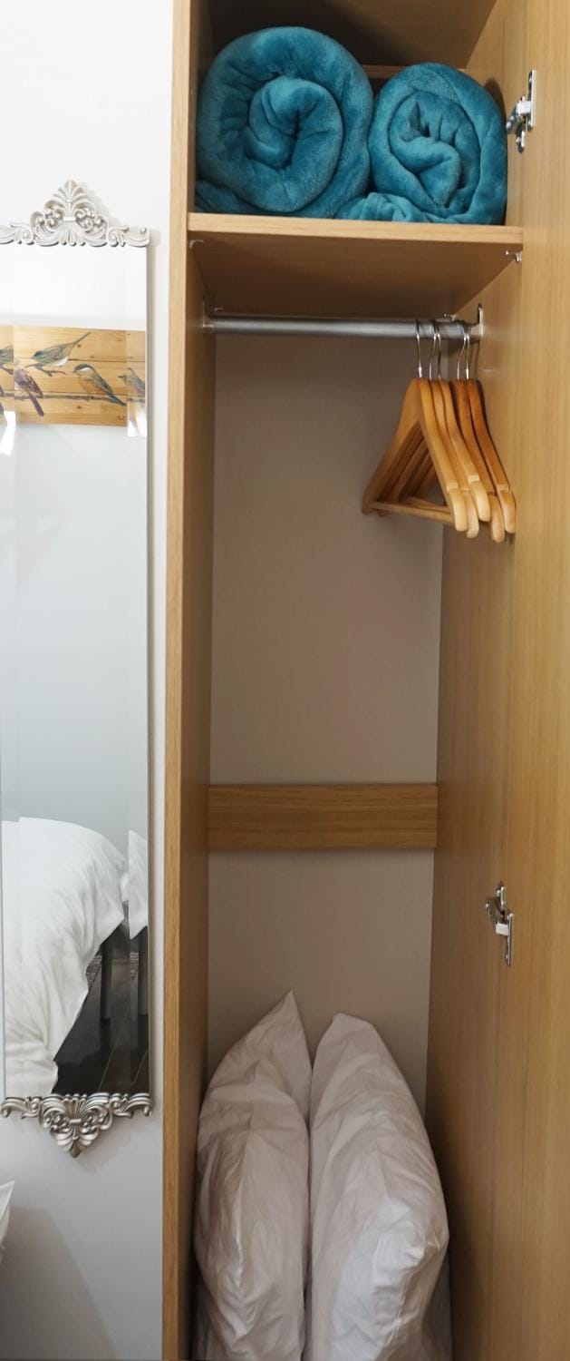 Bedroom, furniture, furniture, heating, heating, wardrobe