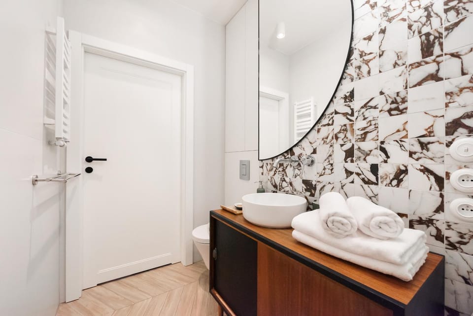 Bathroom, towels