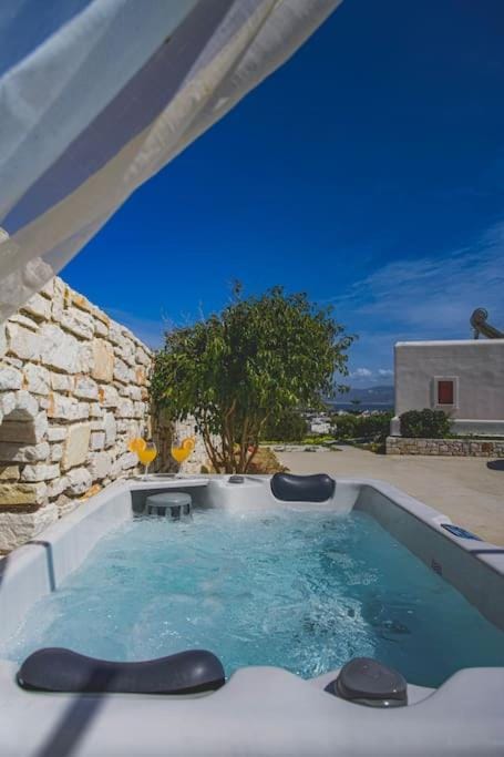 Irini's Earth house with Jacuzzi Apartment in Paros, Greece