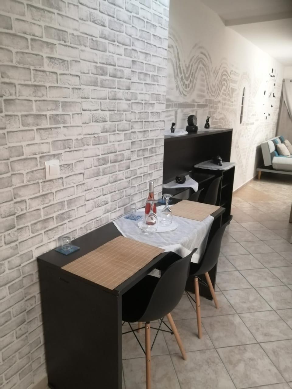 Seating area, Dining area