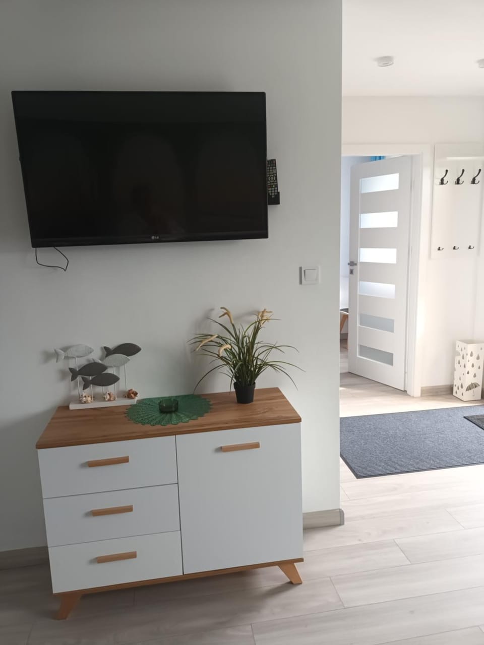 TV and multimedia, Living room, Evening entertainment