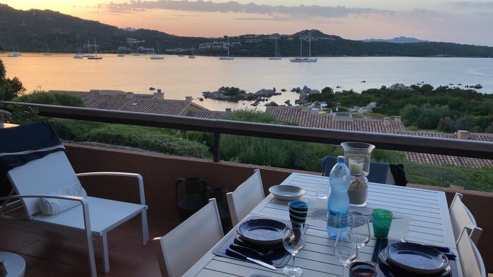Patio, Day, Natural landscape, View (from property/room), Balcony/Terrace, Balcony/Terrace, Food and drinks, Dining area, Lake view, Mountain view, River view, Sea view, Drinks