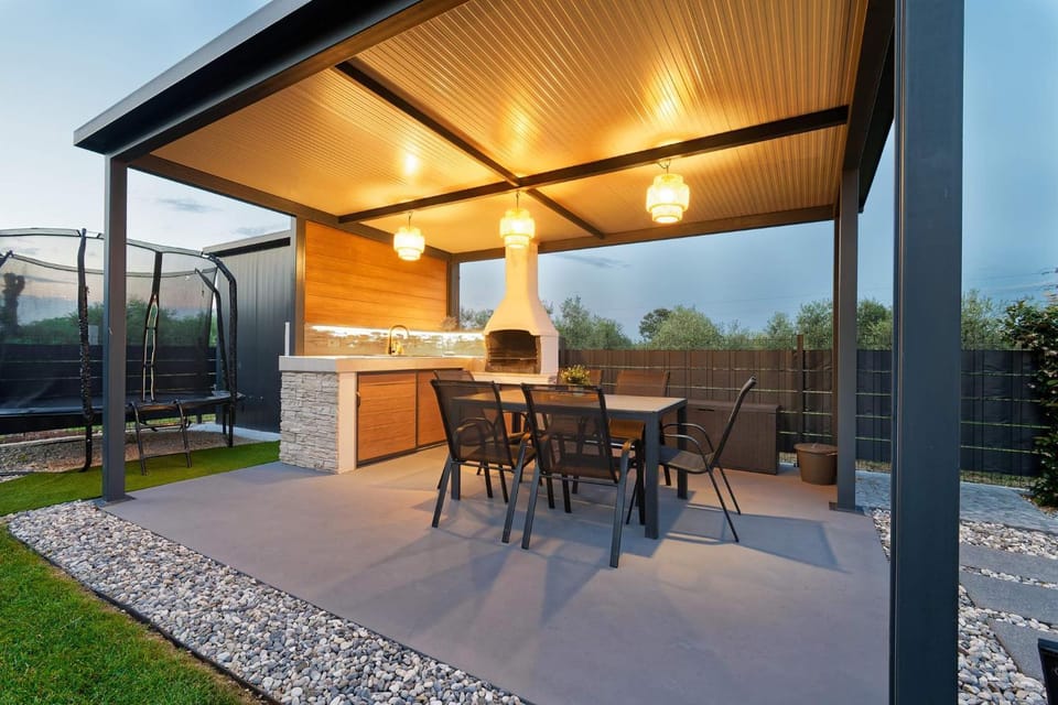 BBQ facilities, Seating area, Dining area