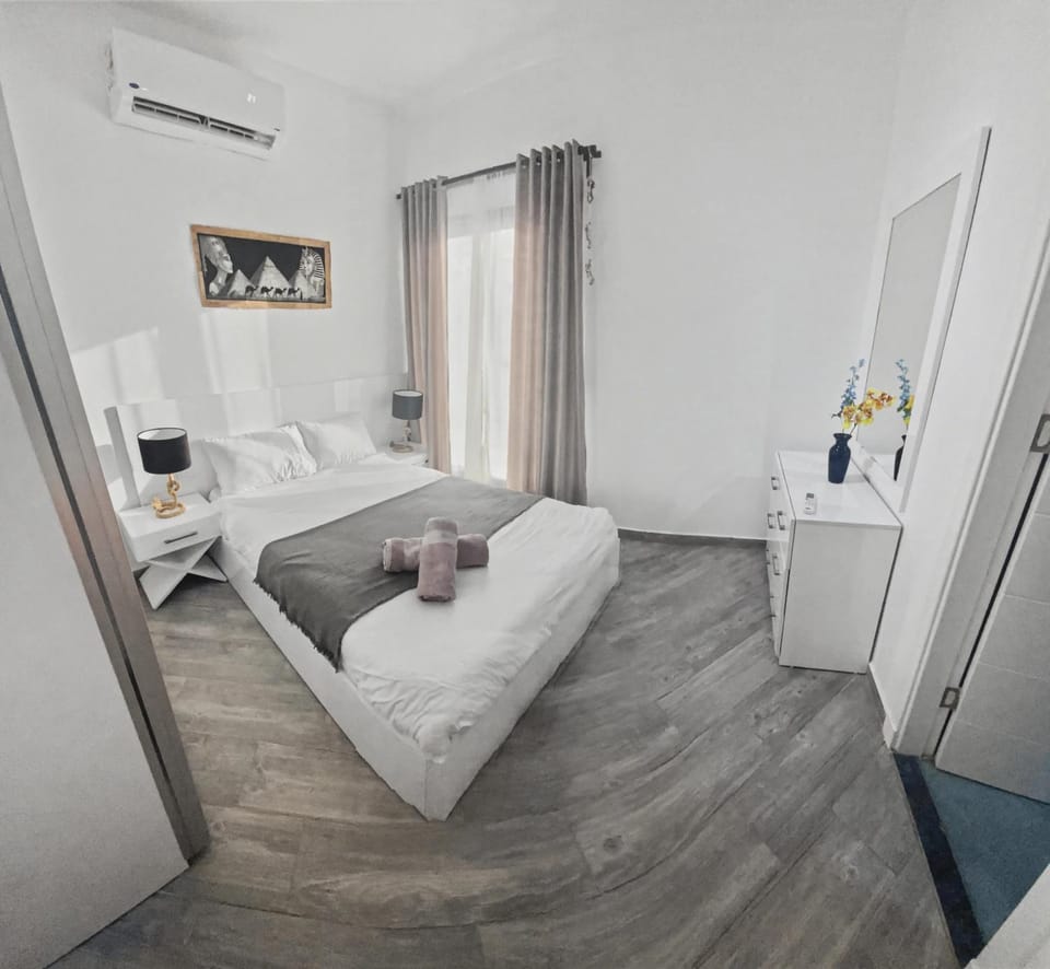 Photo of the whole room, Bedroom, towels, wardrobe, air conditioner