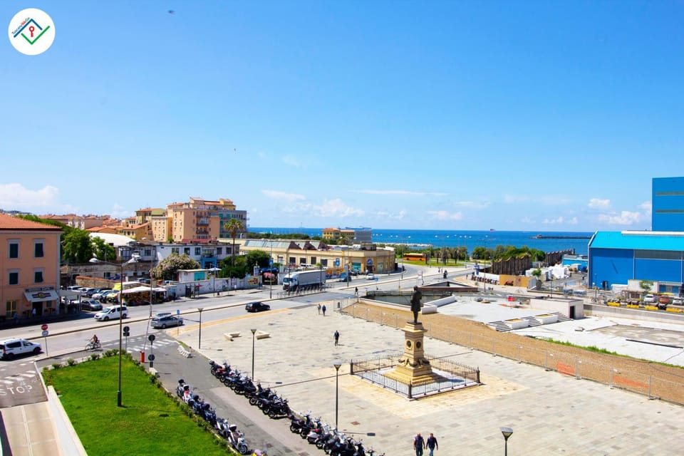 View (from property/room), Balcony/Terrace, City view, Sea view