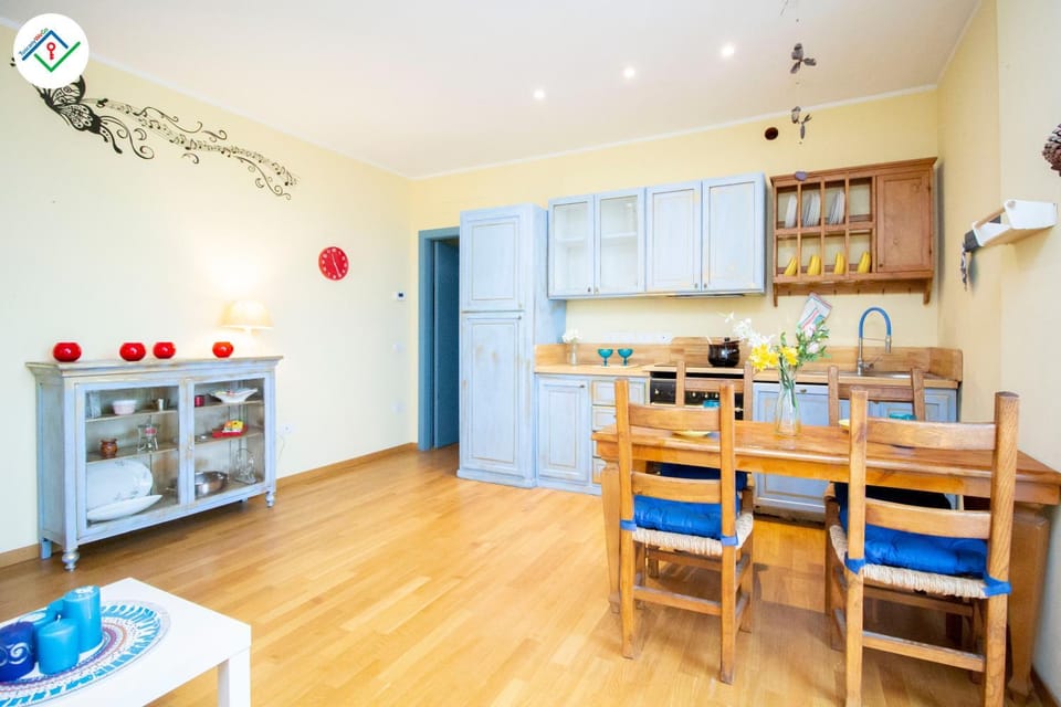 Dining area, pet friendly, stove