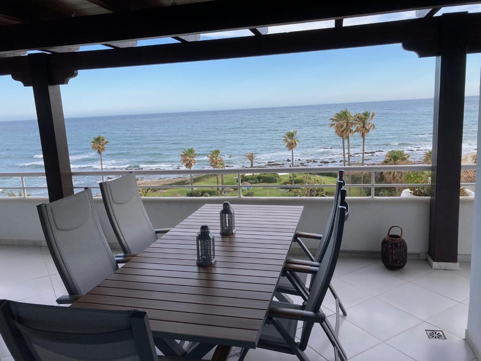 Playa Miraflores - Sea Front Apartment Apartment in Costa del Sol