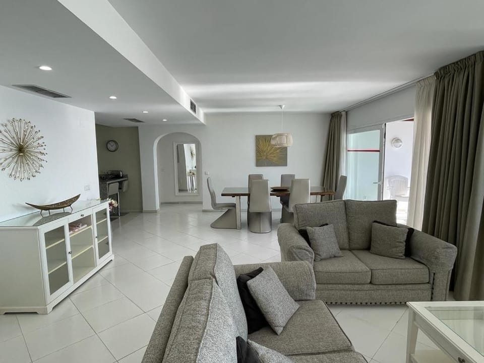 Playa Miraflores - Sea Front Apartment Apartment in Costa del Sol