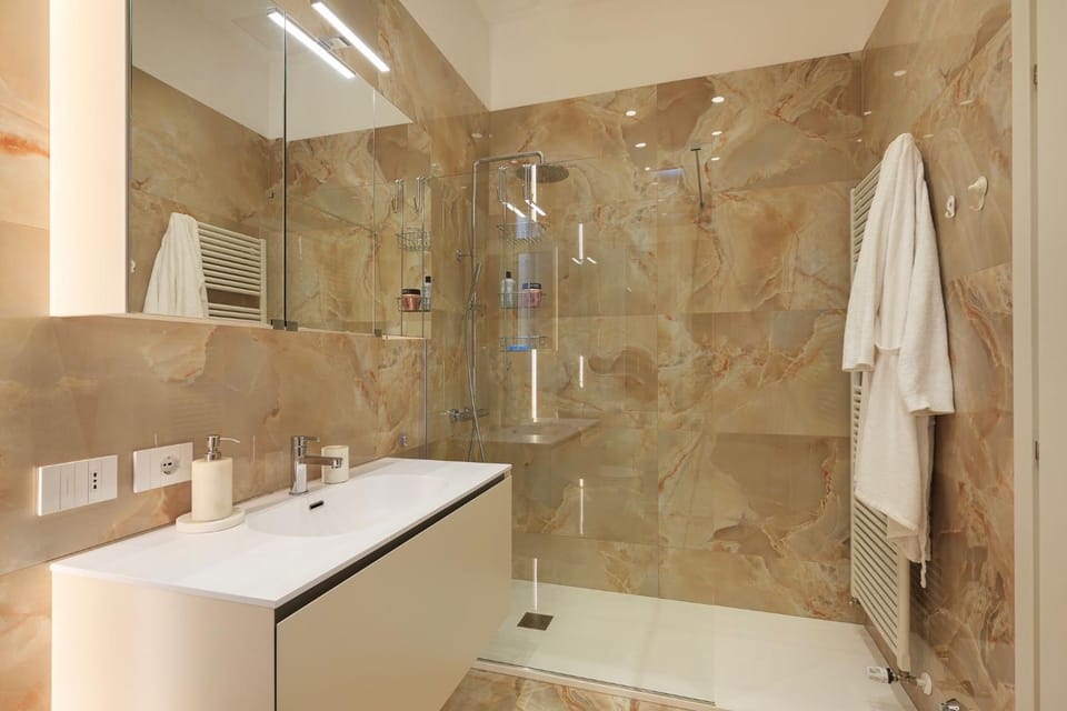 Shower, Bathroom, towels