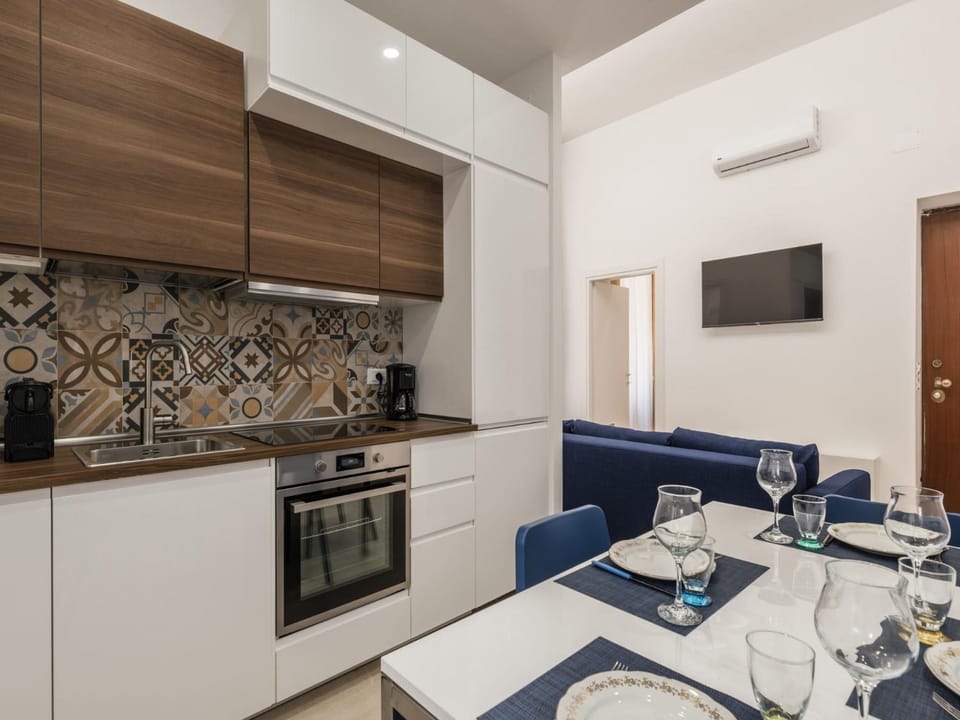 TV and multimedia, Kitchen or kitchenette, Food and drinks, Dining area, Food, minibar, pet friendly, stove