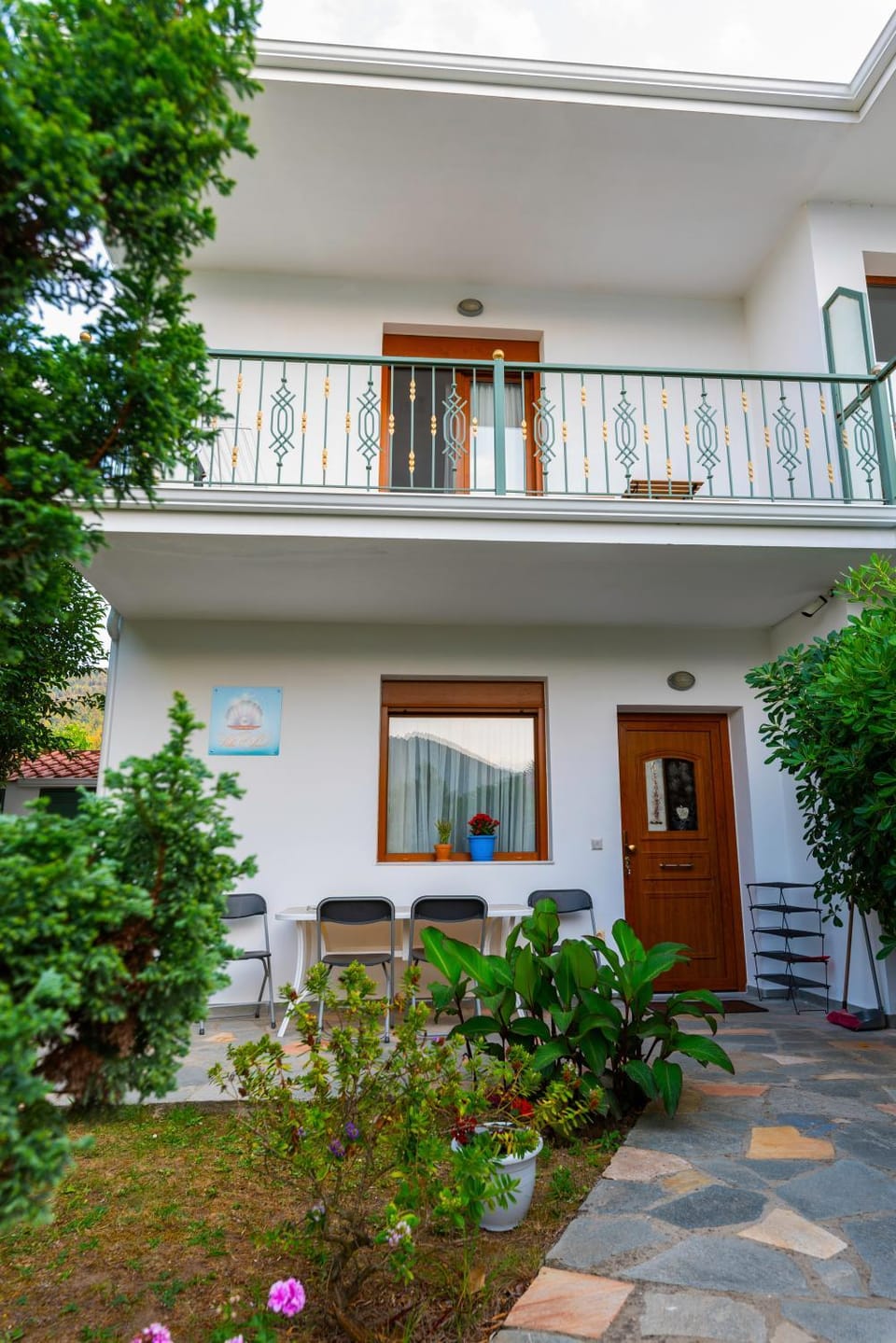 Property building, Garden, Balcony/Terrace