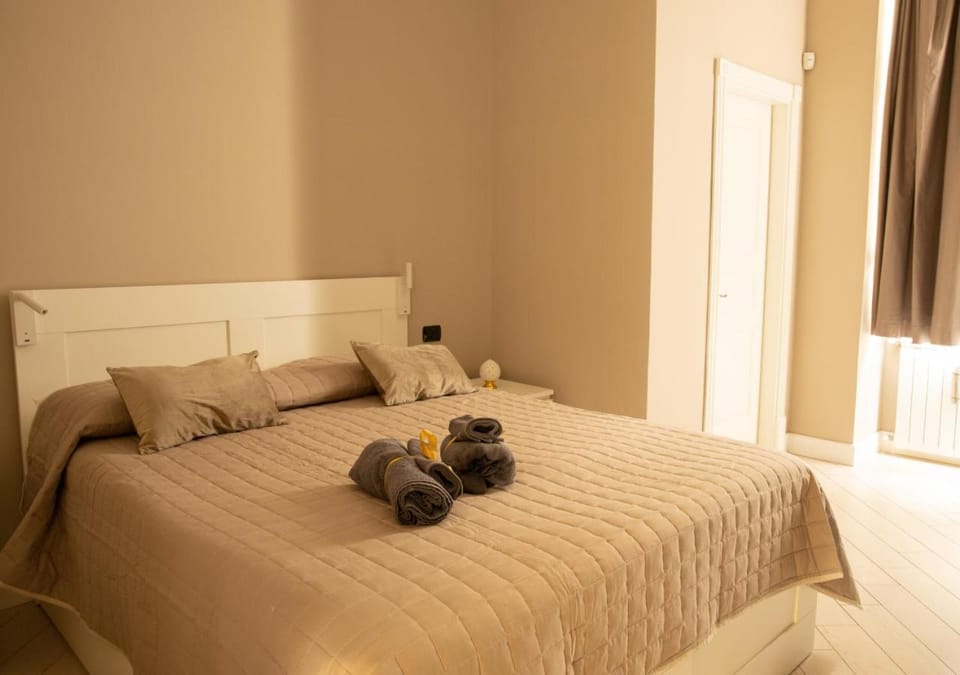 Bed, Photo of the whole room, Bedroom, towels, wardrobe