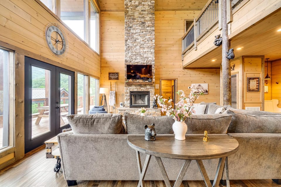 Luxury Sevierville Cabin w/ Private Hot Tub! Cabin in Sevier County