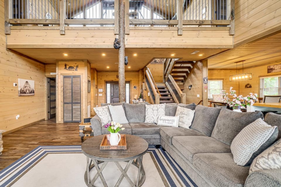 Luxury Sevierville Cabin w/ Private Hot Tub! Cabin in Sevier County