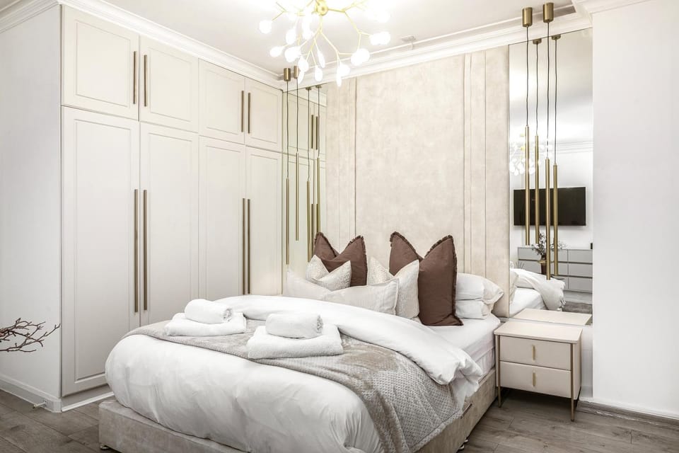 Bed, Bedroom, towels, wardrobe