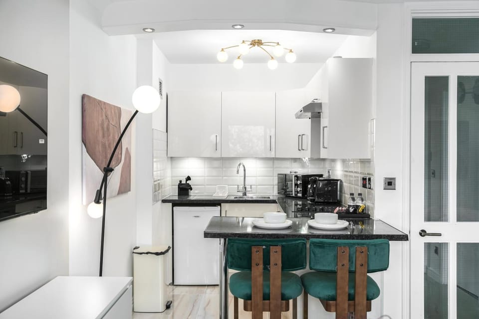 microwave, oven, stove, toaster, kitchen