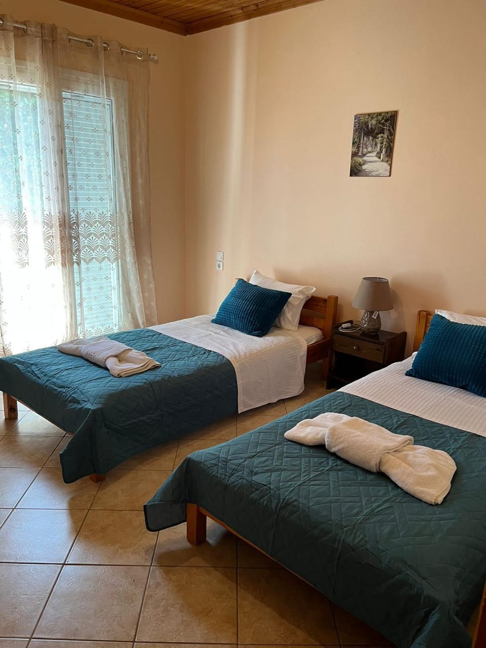Bed, Photo of the whole room, Bedroom, towels