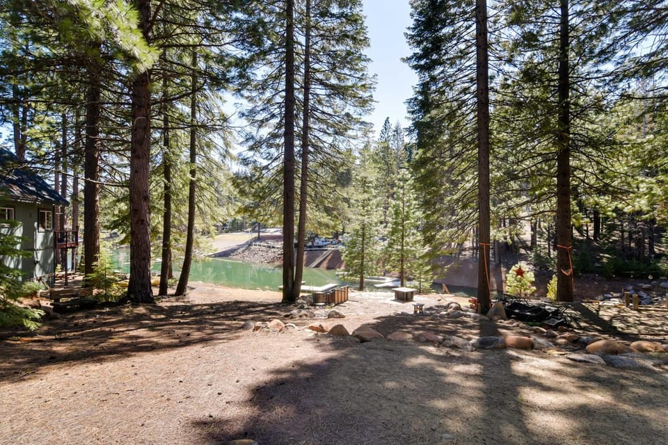 Updated Lake Almanor Retreat w/ Patio & Grill! House in Lake Almanor
