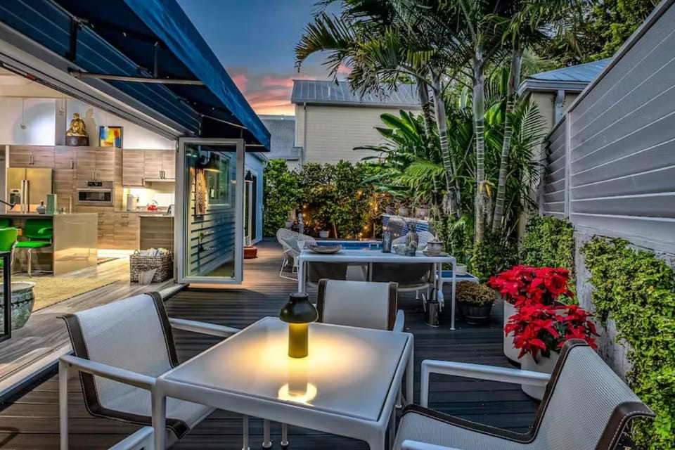 Casa Azul-Open Concept Home With Pool House in Key West