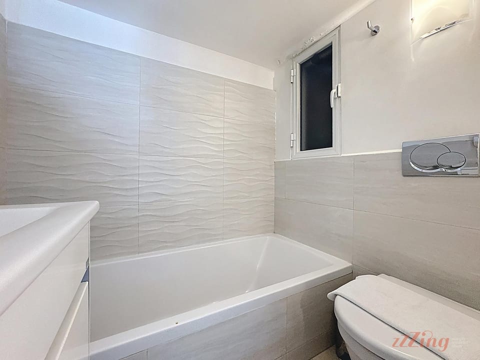 Bathroom, Bath