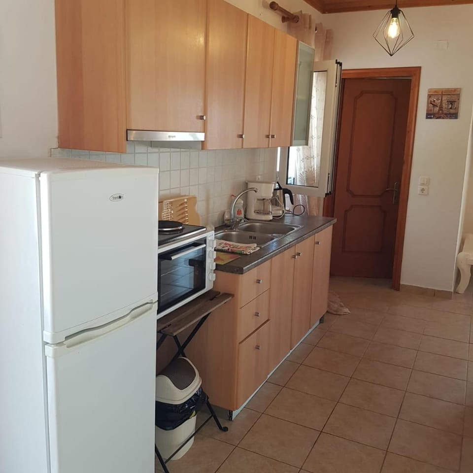 Kitchen or kitchenette, pet friendly, stove, toaster