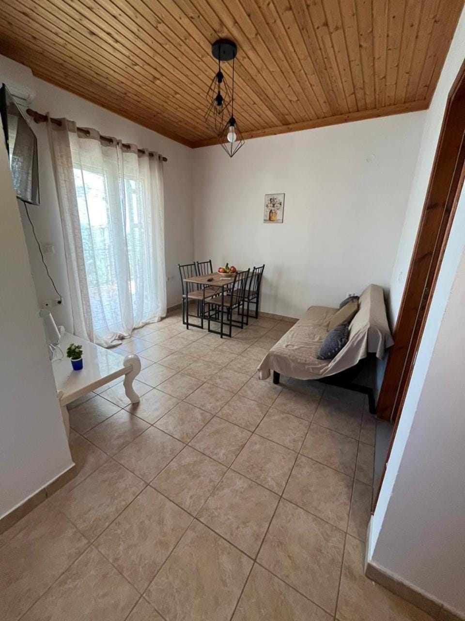 Living room, Photo of the whole room, Seating area