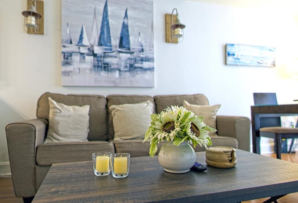 1bed 1bath Steps To Marina & Cocowalk In Grove Apartment in Coconut Grove