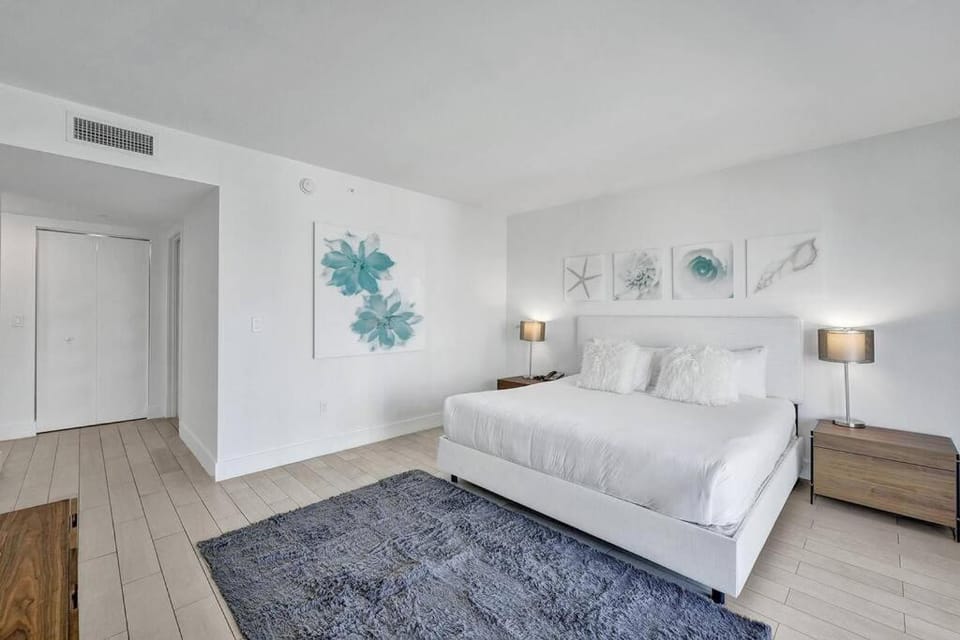 Modern Ocean View 3 Bedroom Condo Resort Amenities Apartment in Hallandale Beach