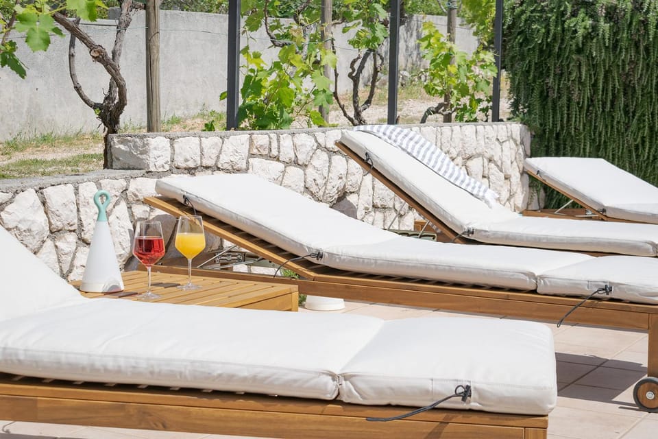 Day, Natural landscape, Garden, Garden view, Drinks, sunbed