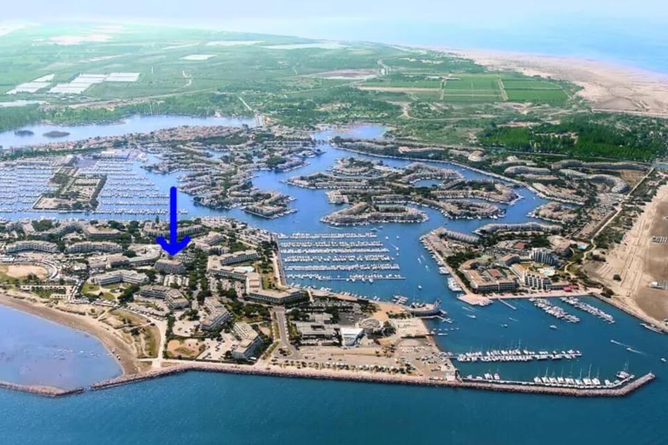 En bord de mer, avec Grande terrasse et Climatisation Apartment in Le Grau-du-Roi