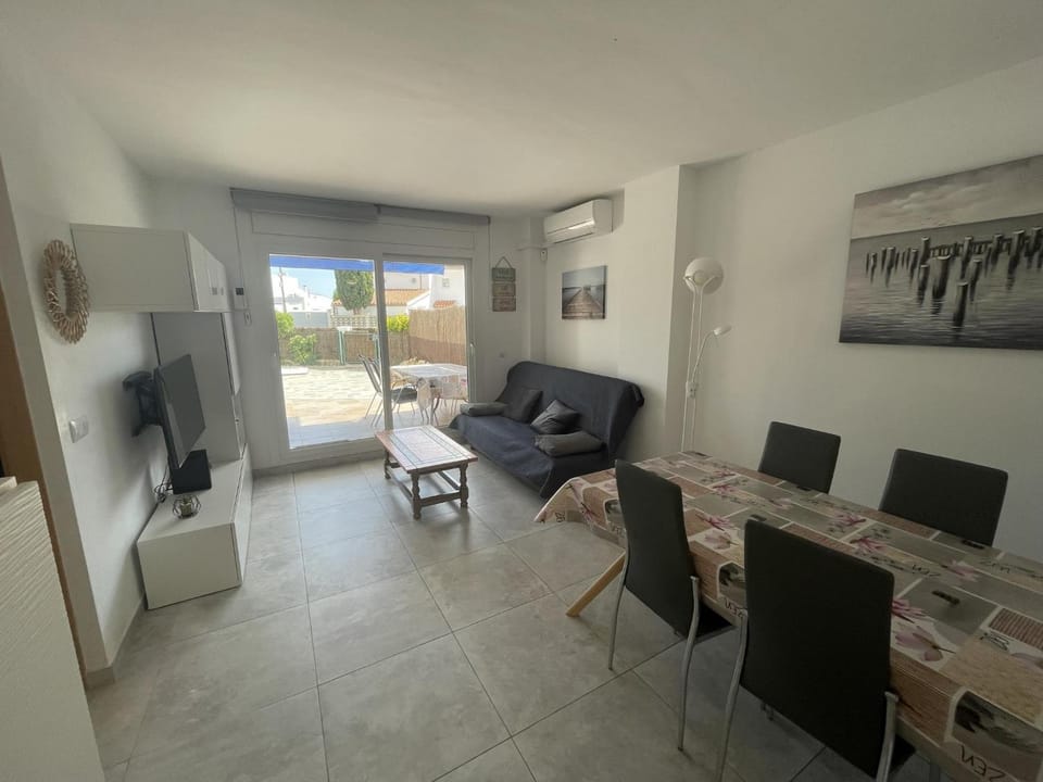 TV and multimedia, Living room, Dining area