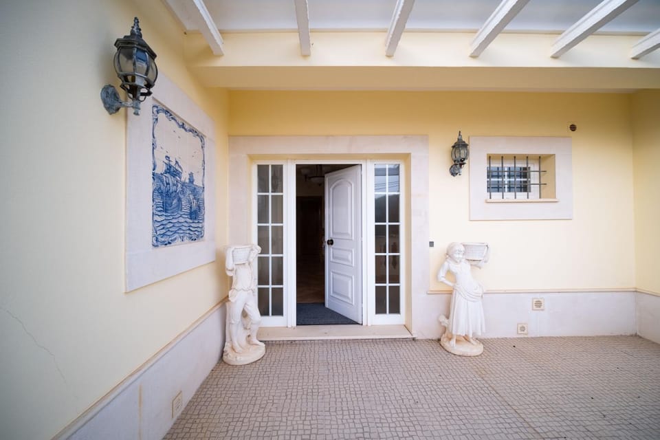 Facade/entrance, Day