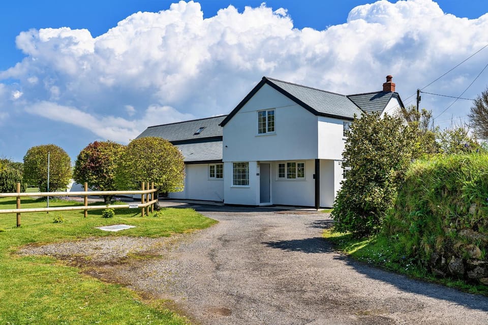 Property building, Patio, Spring, Day, Natural landscape, Garden, Garden view