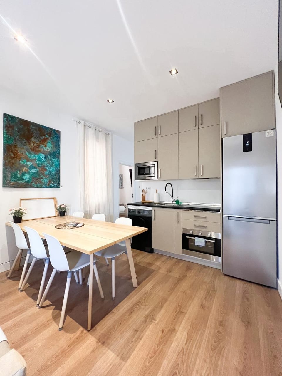 Kitchen or kitchenette, Dining area, dishwasher, minibar, pet friendly, stove