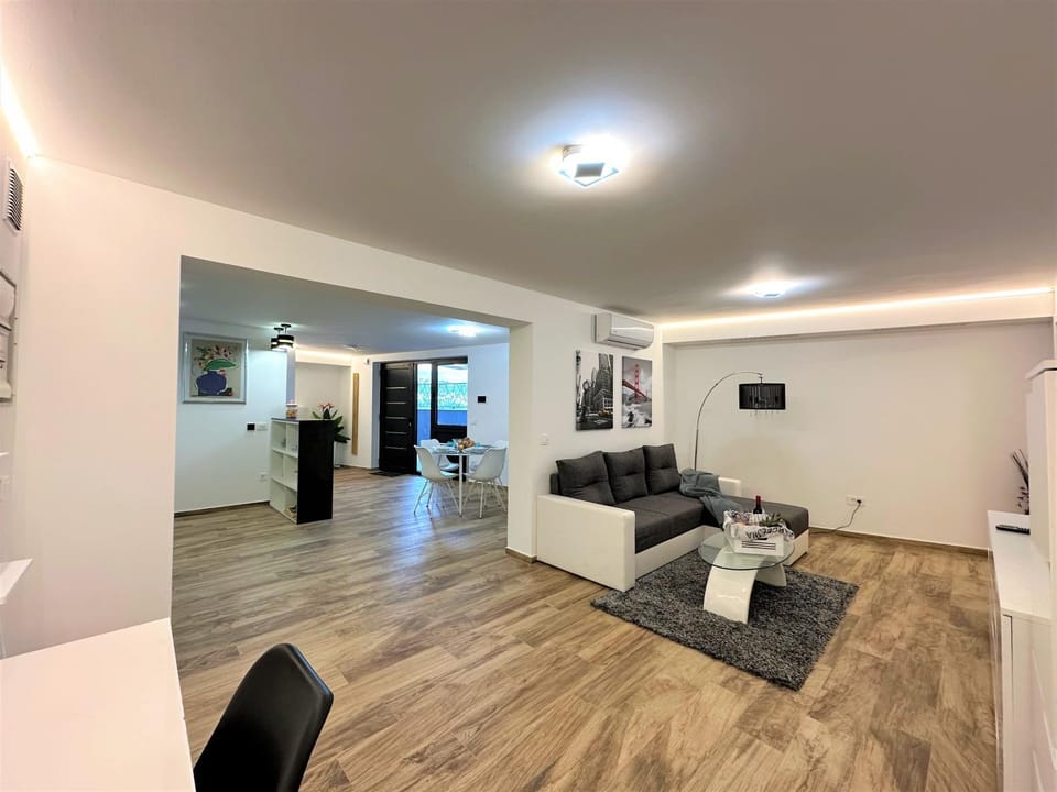 Kitchen or kitchenette, Living room, Seating area