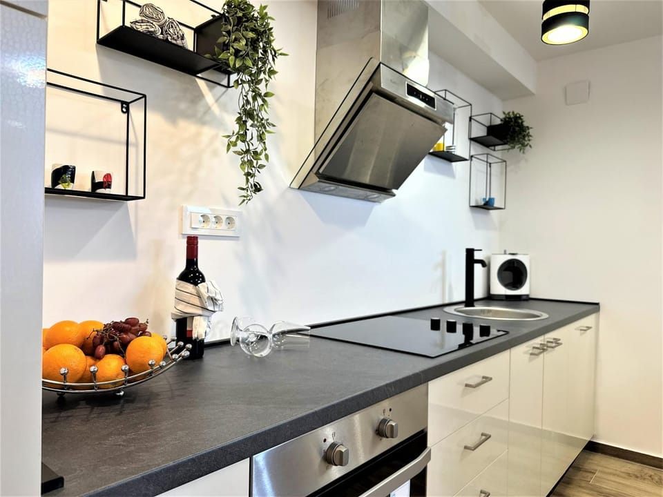 Kitchen or kitchenette, pet friendly, stove