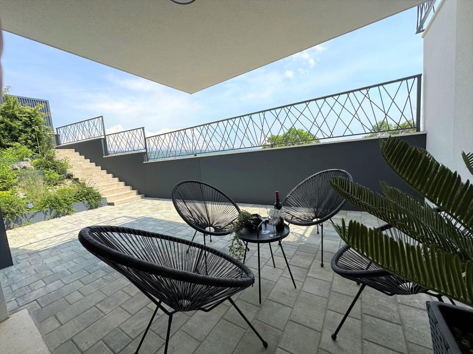 Patio, Day, View (from property/room), Balcony/Terrace, Seating area