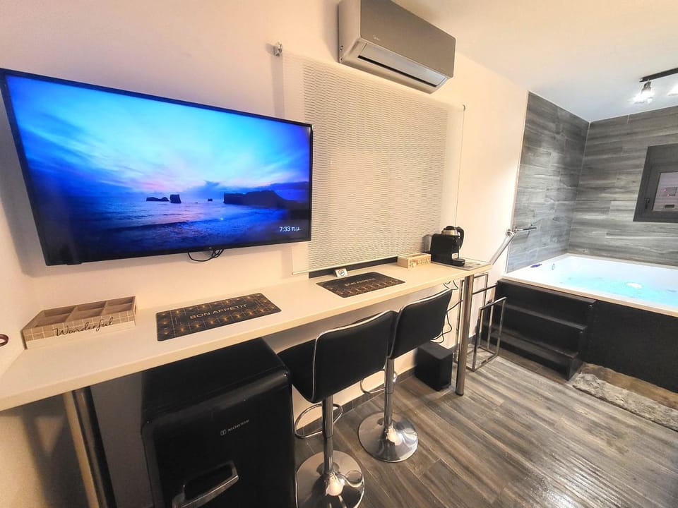Hot Tub, TV and multimedia, Bedroom