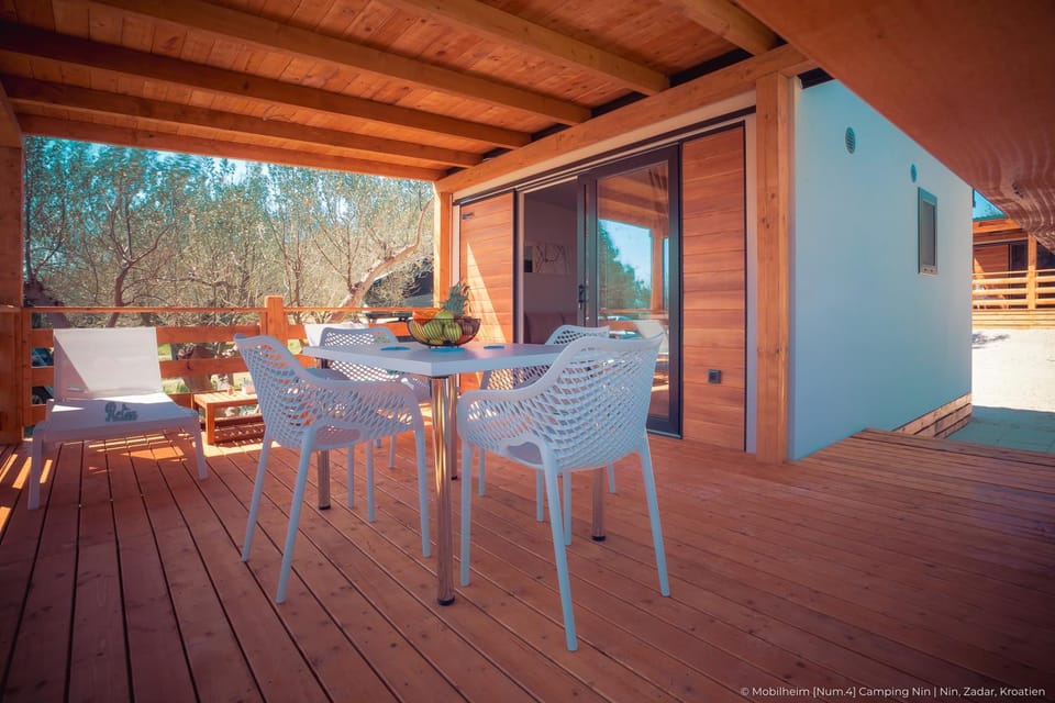 Day, Balcony/Terrace, Seating area, Dining area