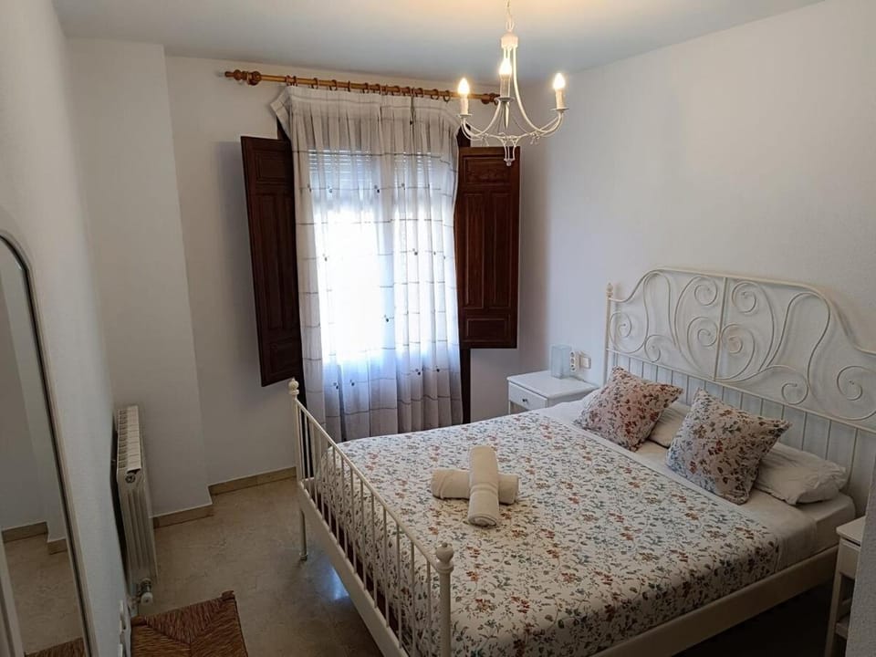 Bed, Bedroom, heating, air conditioner