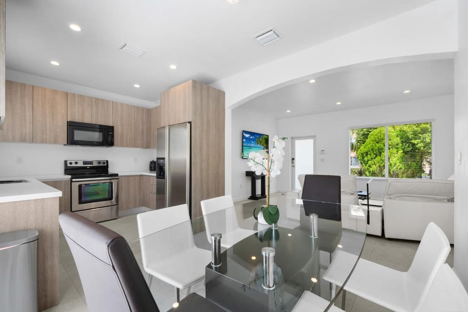 Kitchen or kitchenette, Living room, Dining area