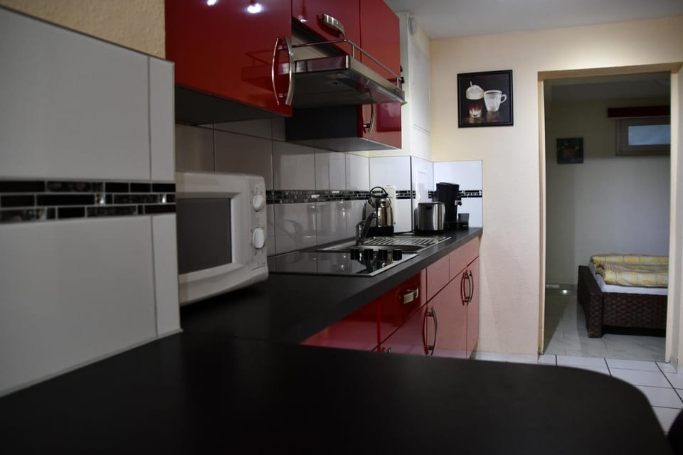 Coffee/tea facilities, Kitchen or kitchenette, Dining area, minibar, stove, toaster