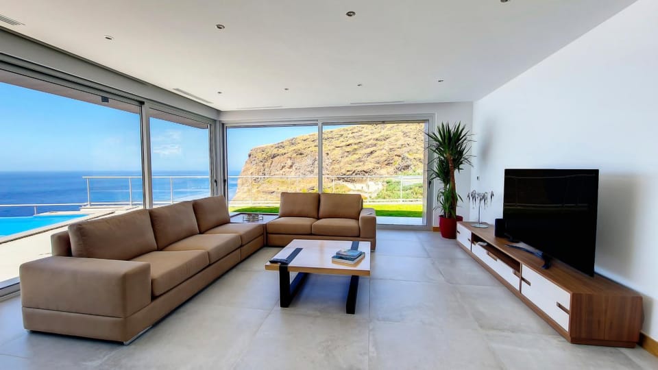 Villa Blue Horizon by LovelyStay Villa in Madeira District