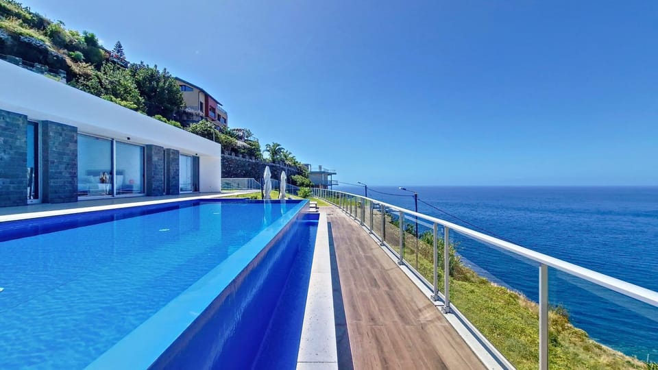 Villa Blue Horizon by LovelyStay Villa in Madeira District