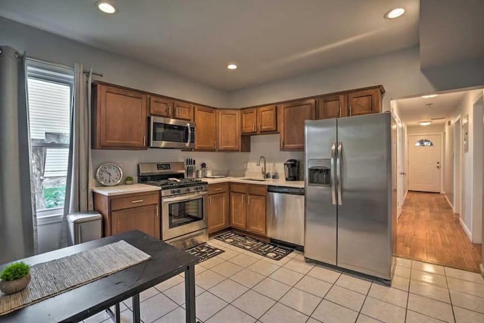 Dining area, dishwasher, minibar, oven, stove, toaster
