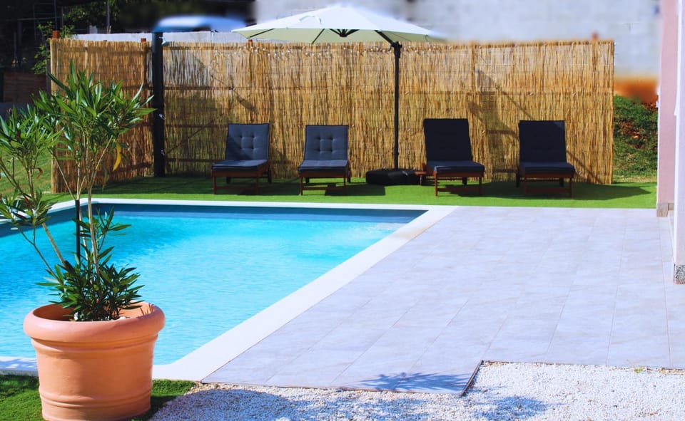 Pool view, Swimming pool, sunbed