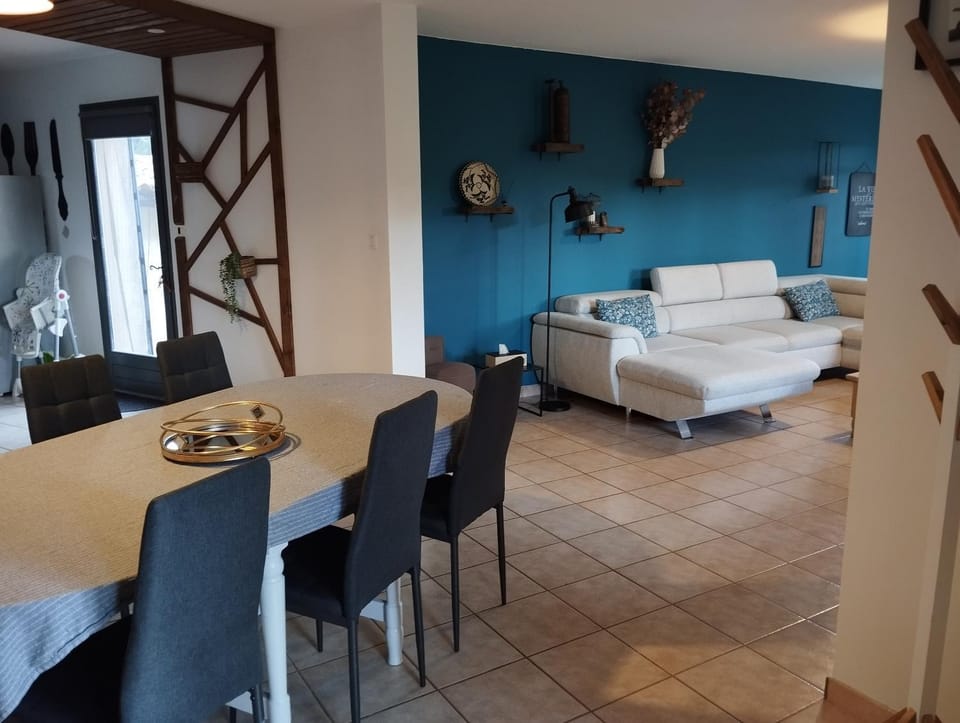 Living room, Dining area