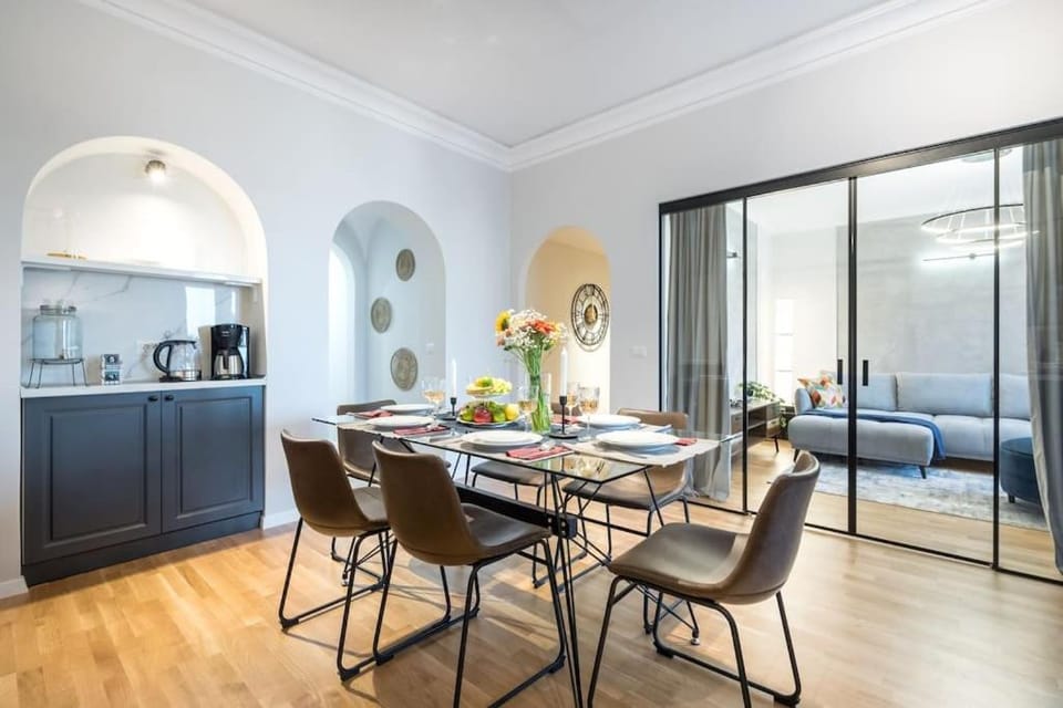 Superb Views 3BR Midtown Flat - 3 Balconies Apartment in Bucharest