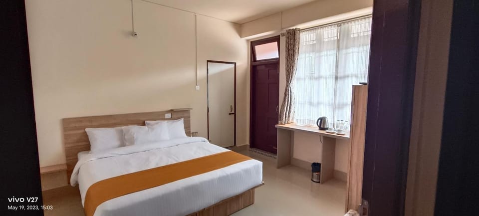 Bed, Photo of the whole room, Bedroom, hair dresser, wardrobe